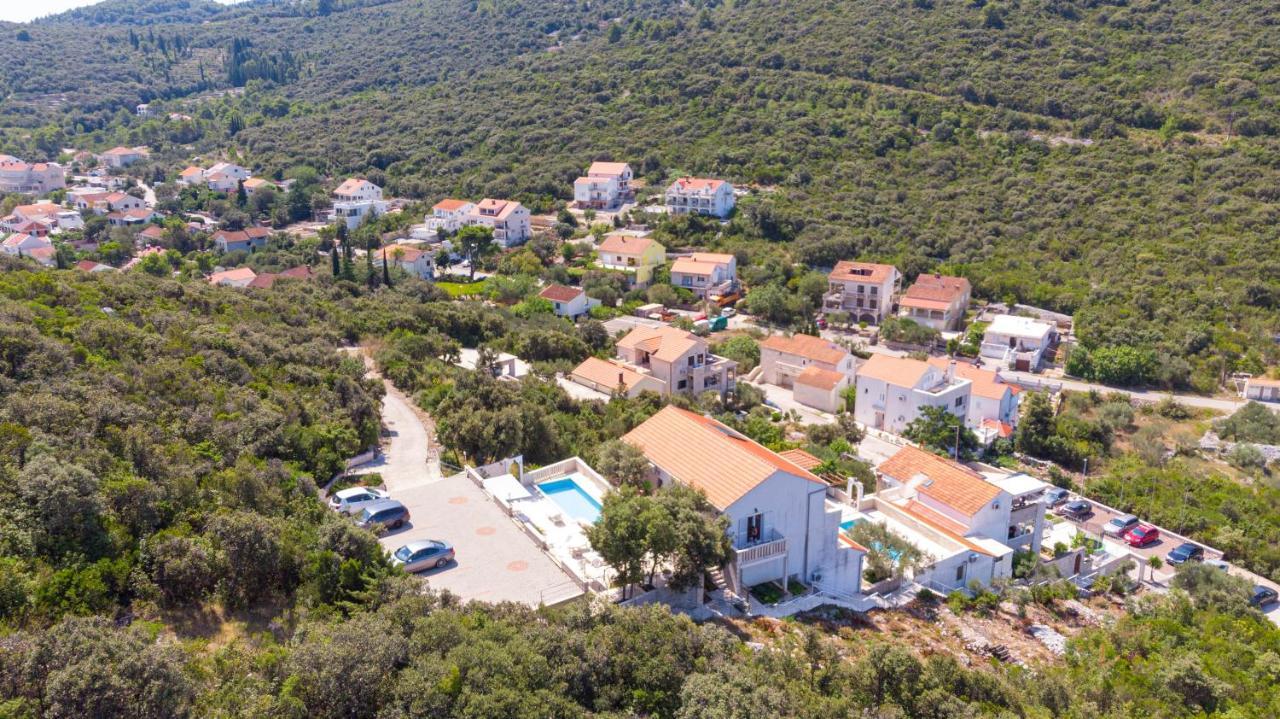 Villa Castello Residence Zrnovo Exterior photo
